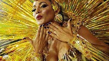 Những đường cong nóng bỏng với vũ điệu samba tại Rio Carnival